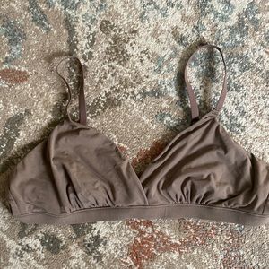 FITS EVERYBODY CROSSOVER BRALETTE | OXIDE